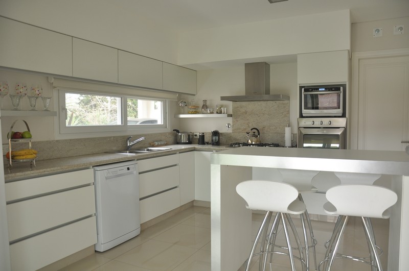 Mueble de cocina en melamina blanca | LESAR AMOBLAMIENTOS | Fábrica ... Mueble de cocina en melamina blanca | LESAR AMOBLAMIENTOS | Fábrica ...