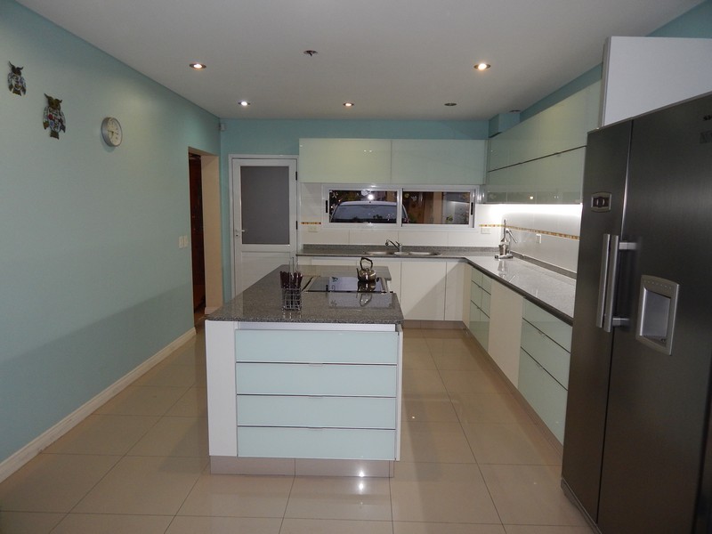 Mueble de cocina en melamina. alacenas y frentes de cajón en ... Muebles de cocinas con melamina