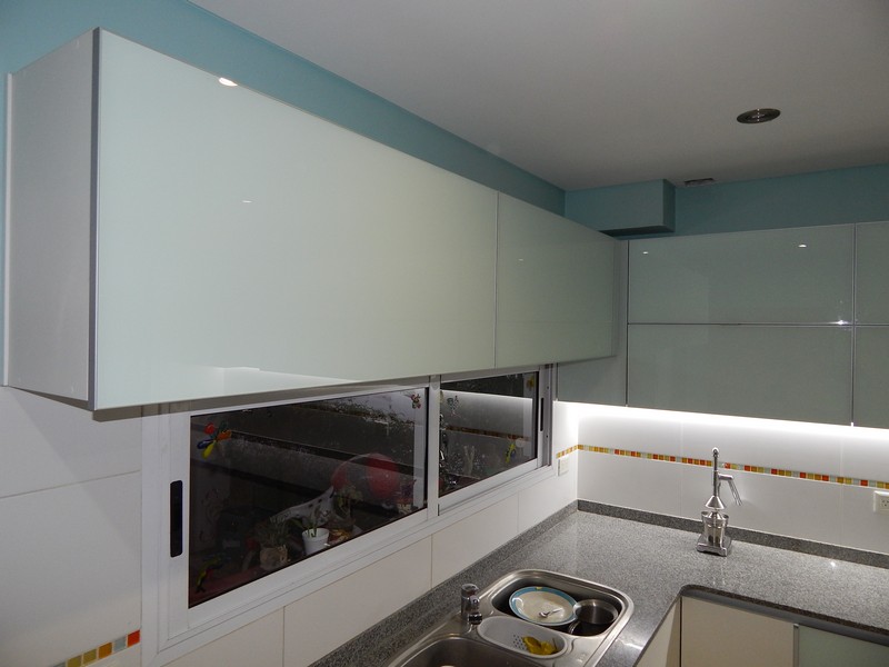 Mueble de cocina en melamina. alacenas y frentes de cajón en ... Muebles de cocinas con melamina